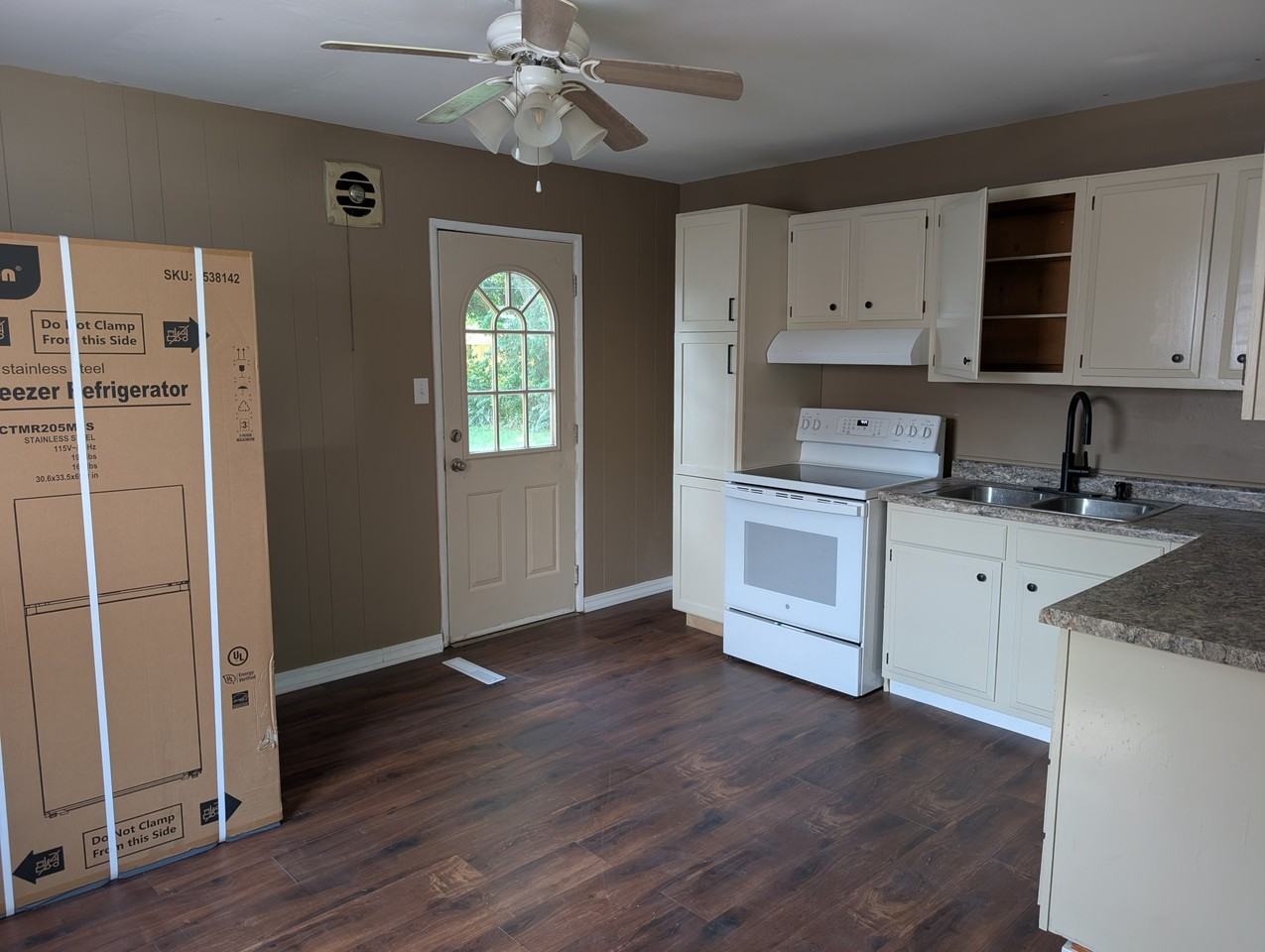 1805 Southwood Dr #1 - Photo 4 of 14