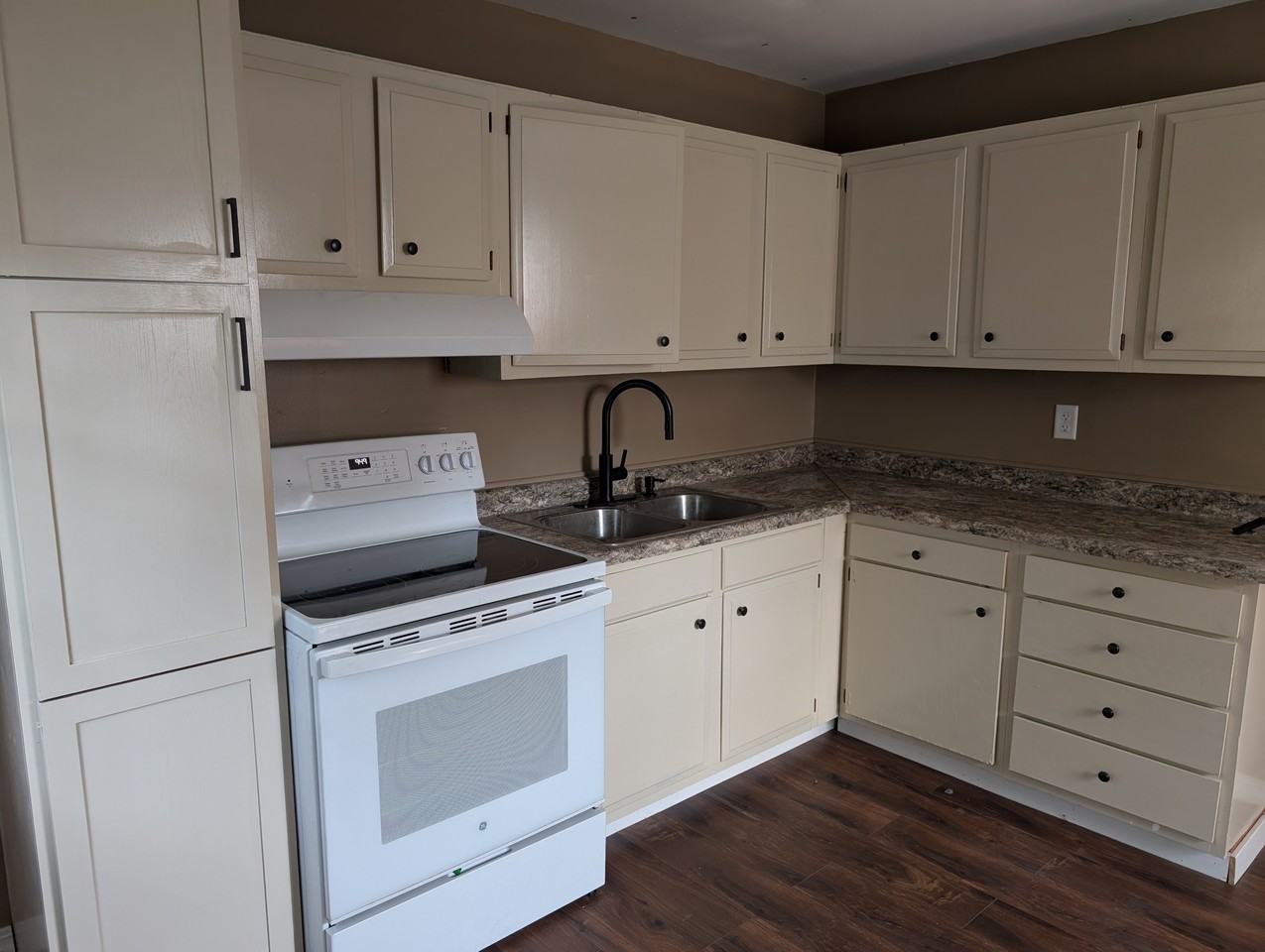 1805 Southwood Dr #1 - Photo 5 of 14