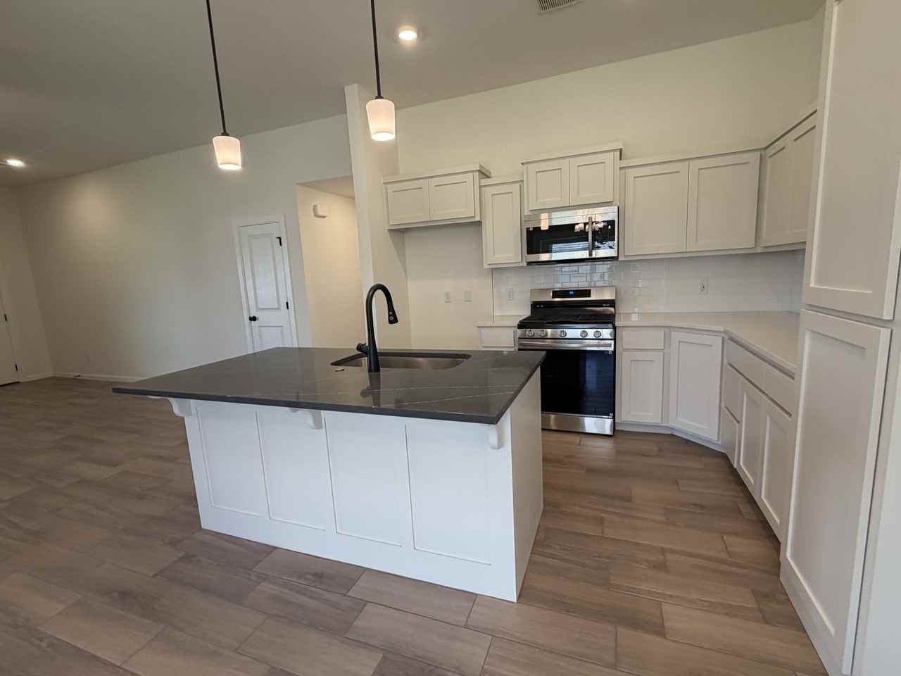 18221 Austin Ct #1 - Photo 4 of 10