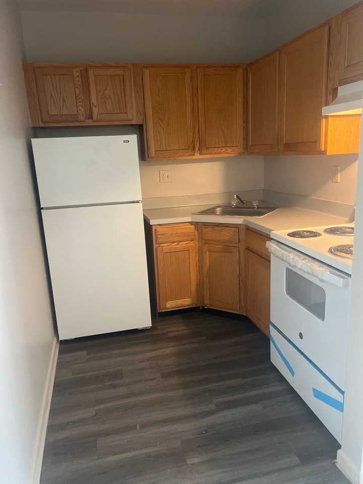 100 PROSPECT AVE - Photo 5 of 9