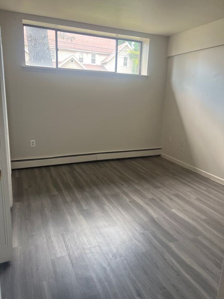 100 PROSPECT AVE - Photo 7 of 9