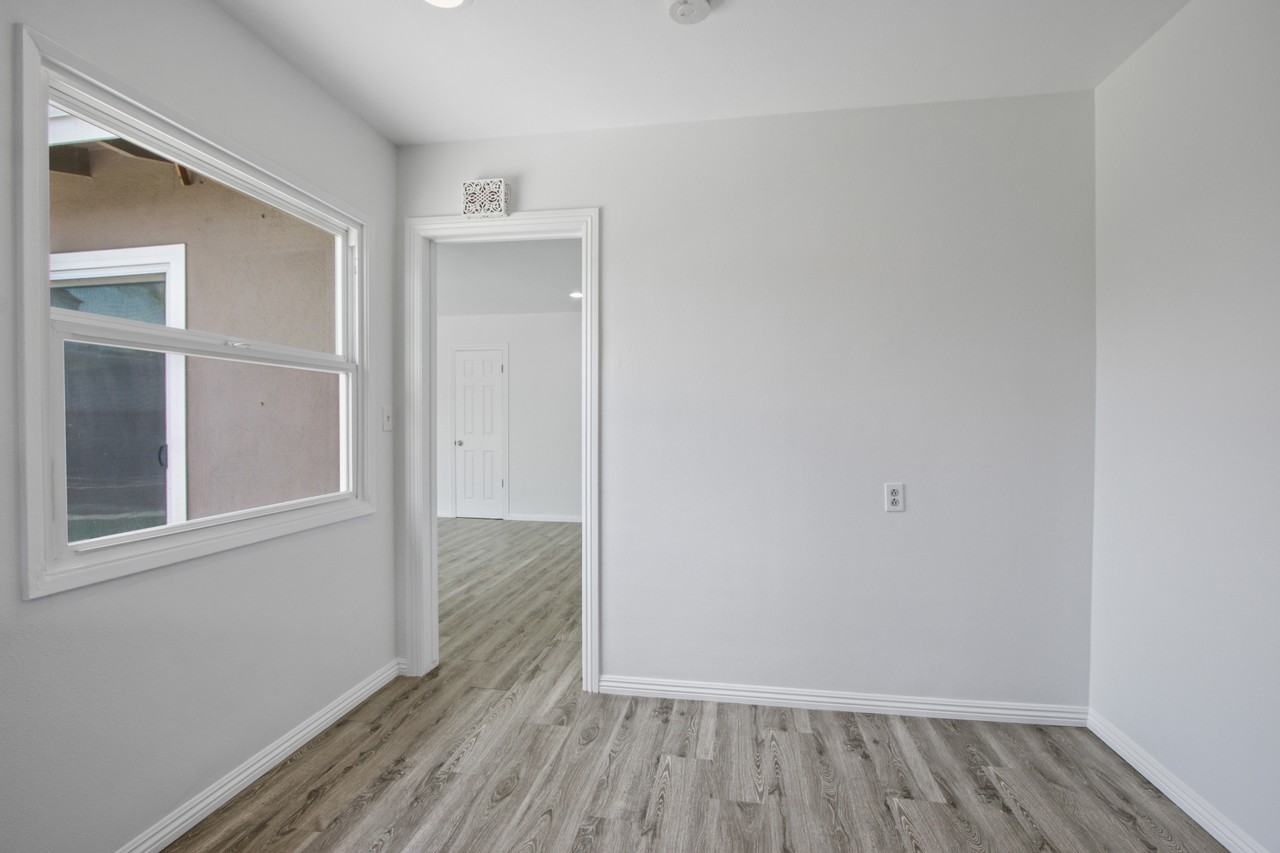 785 N Victoria Dr #1 - Photo 5 of 14
