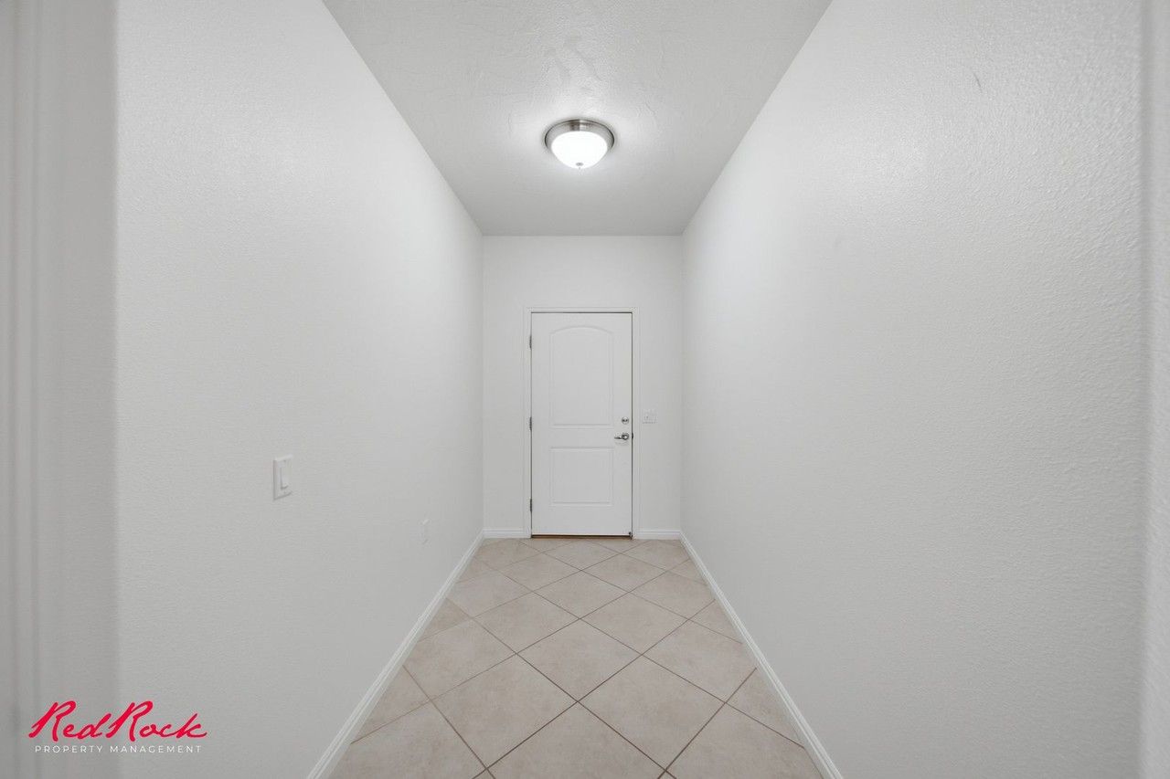 1546 Morane Manor Dr - Photo 7 of 47