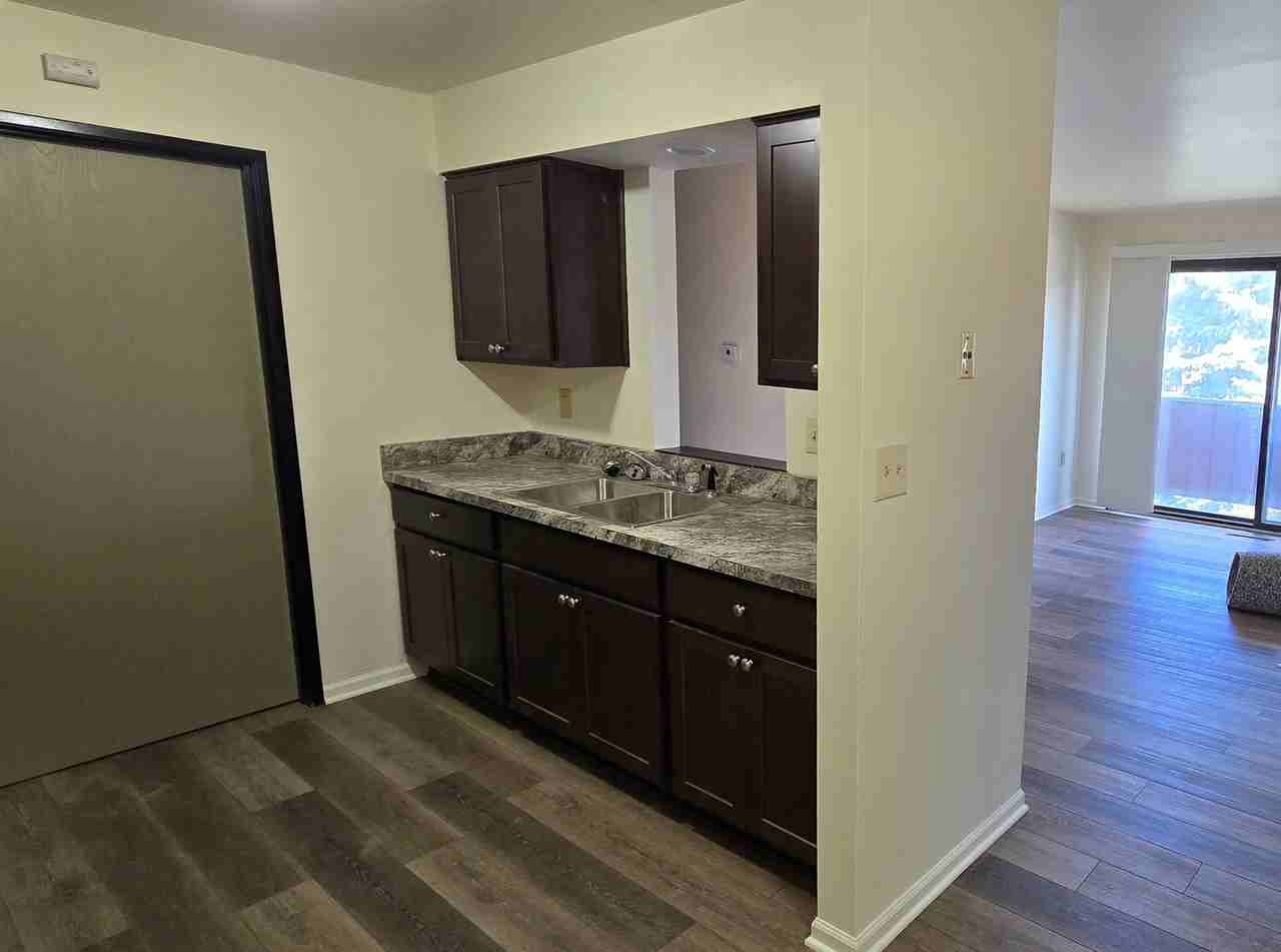 Parkview Apartments - Photo 4 of 5
