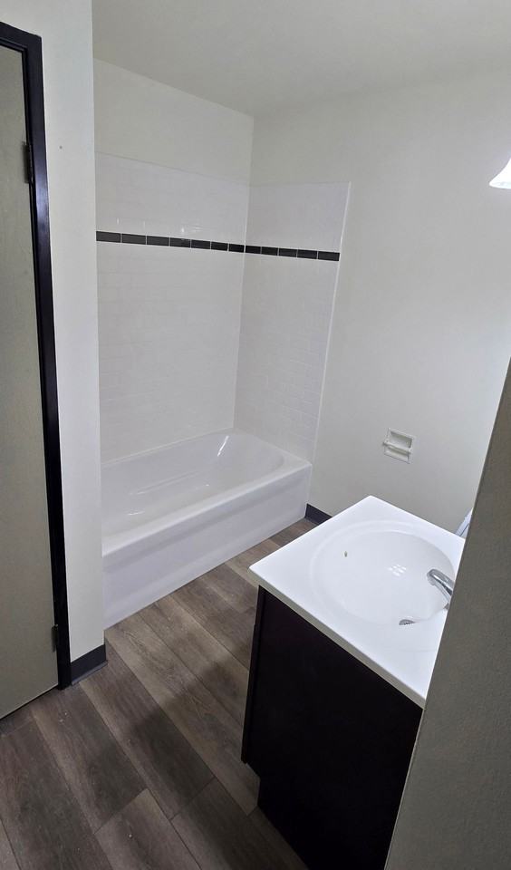 Parkview Apartments - Photo 5 of 5