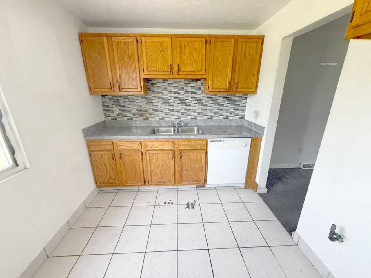 4889 Banbury Ct #6 - Photo 3 of 13