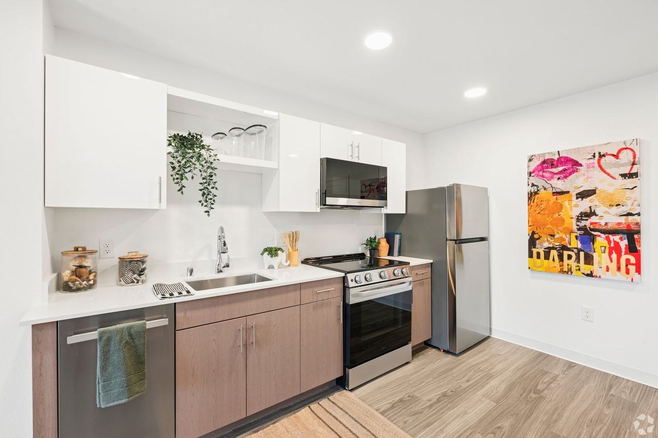 Comfortable Affordable 580 SqFt 1 Bed, 1 Bath - Photo 2 of 10