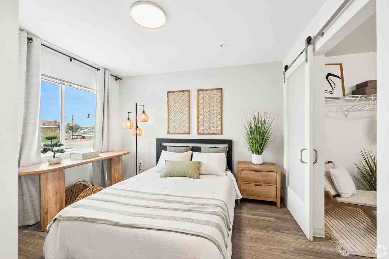 Comfortable Affordable 580 SqFt 1 Bed, 1 Bath - Photo 4 of 10