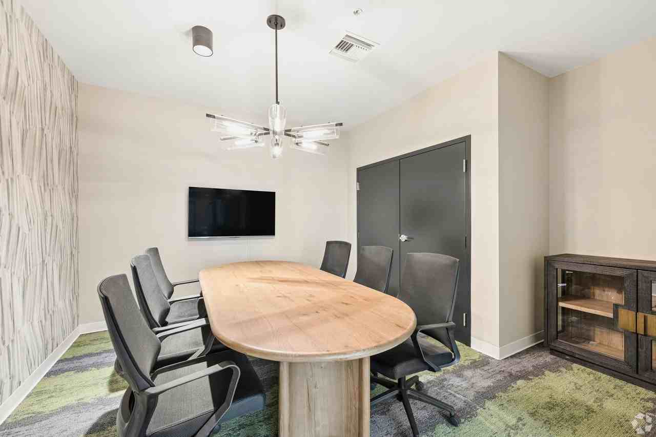 Comfortable Affordable 580 SqFt 1 Bed, 1 Bath - Photo 7 of 10