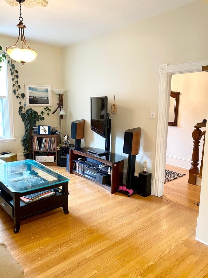 143 Arthur Street - Photo 3 of 18