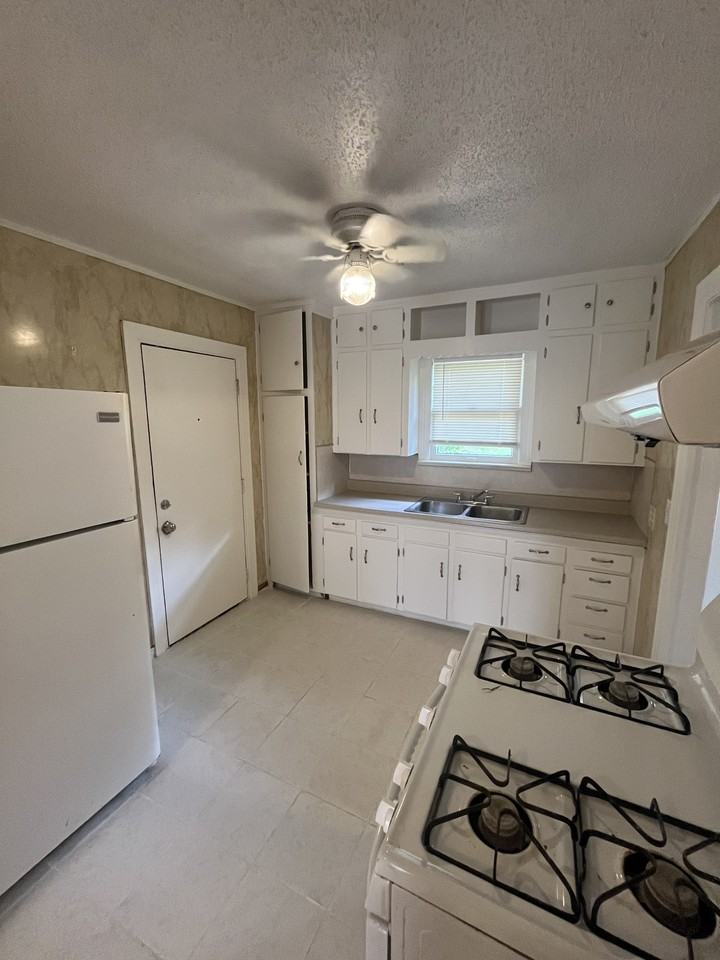 729 E Eubanks St #1 - Photo 3 of 12