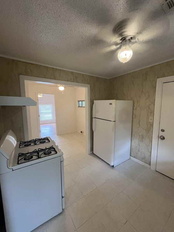 729 E Eubanks St #1 - Photo 4 of 12