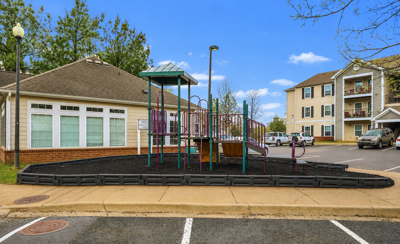 Clarksville Heights - Photo 4 of 35