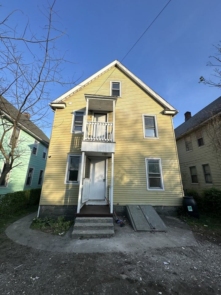 1038 Maplewood Ave 1st Fl #1038-1stFL - Photo 2 of 15