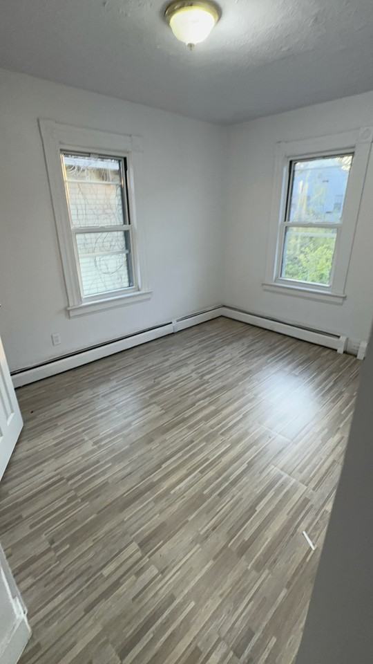 1038 Maplewood Ave 1st Fl #1038-1stFL - Photo 6 of 15