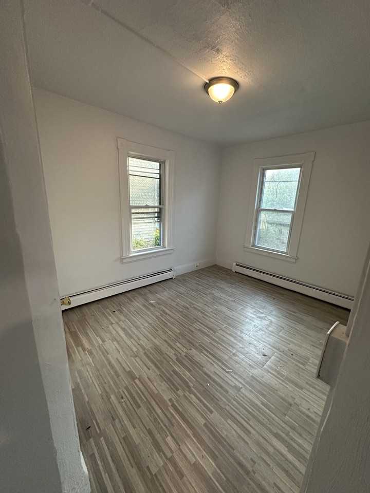 1038 Maplewood Ave 1st Fl #1038-1stFL - Photo 7 of 15