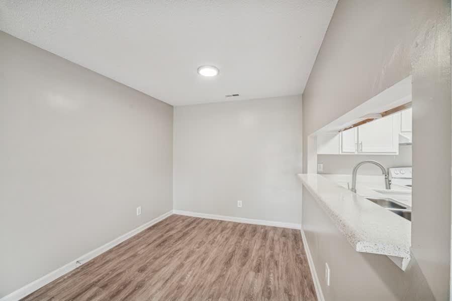 1351 Sharon Rd W