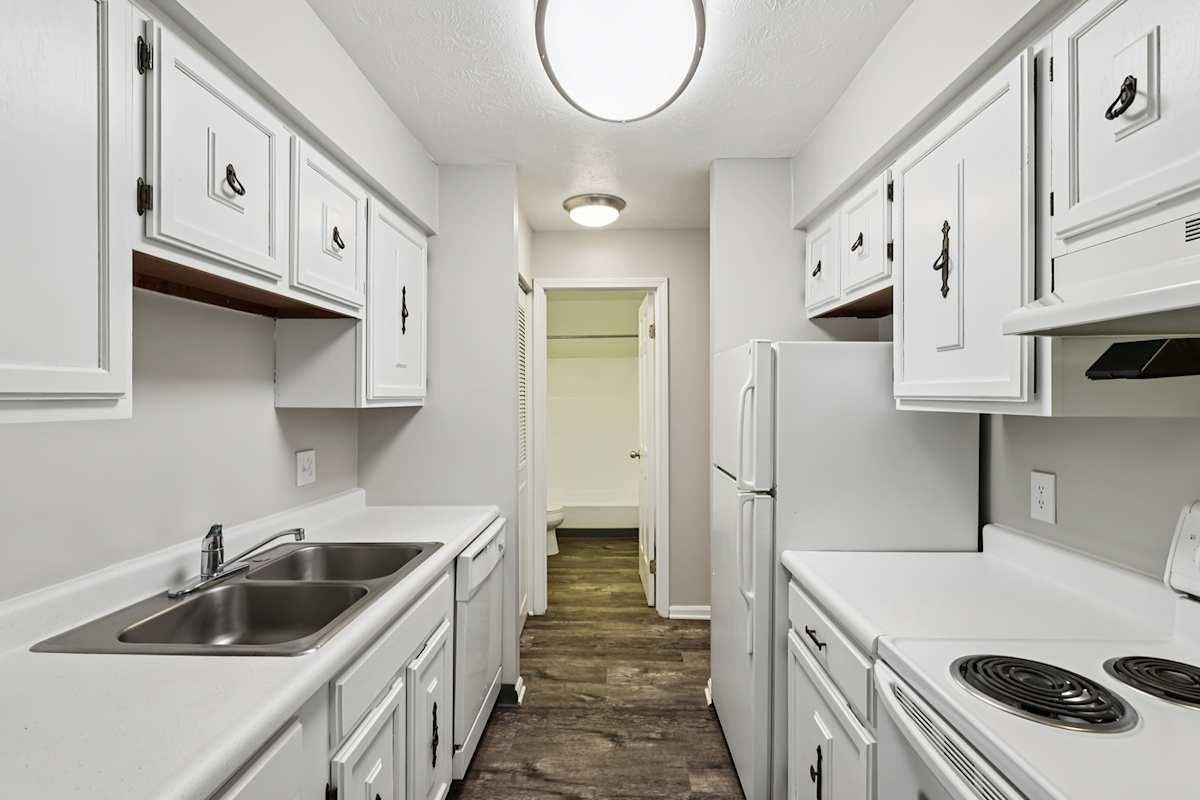 401 Abbeyville Rd - Photo 6 of 31