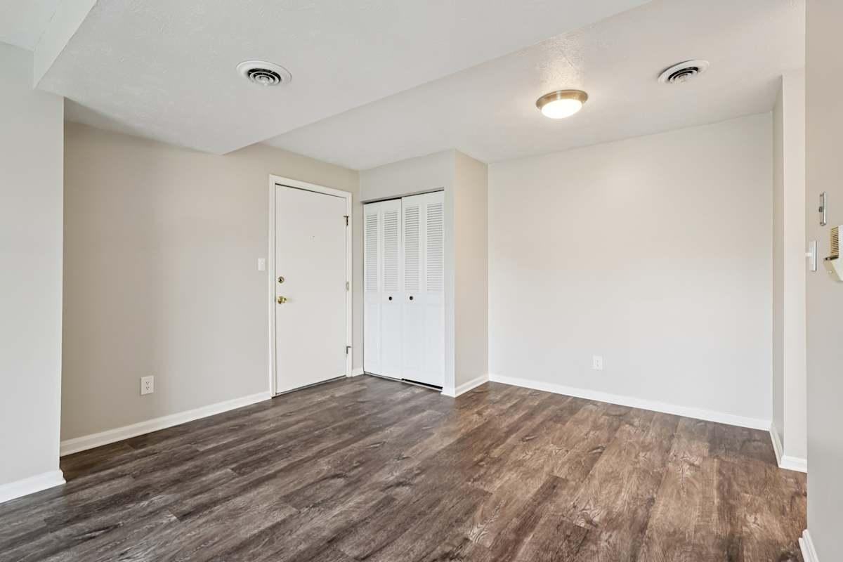 401 Abbeyville Rd - Photo 6 of 31
