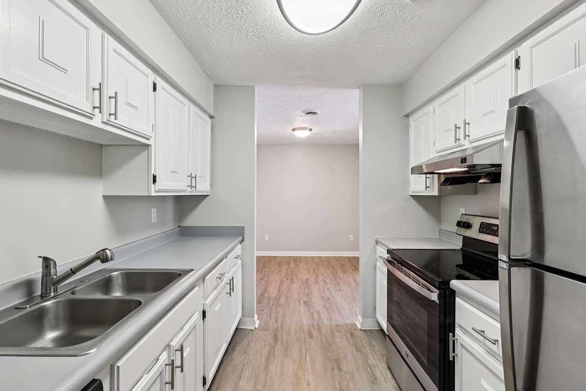401 Abbeyville Rd - Photo 3 of 31