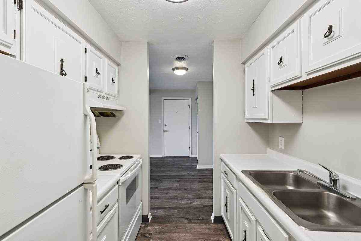 401 Abbeyville Rd - Photo 2 of 31