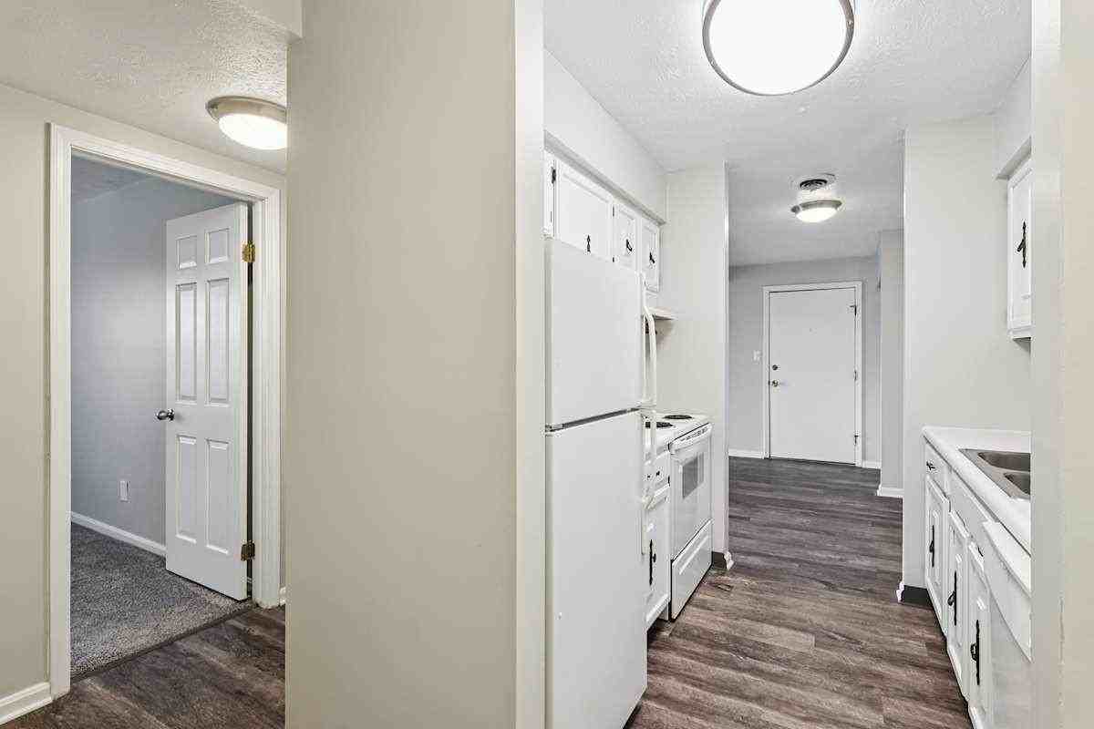 401 Abbeyville Rd - Photo 3 of 31