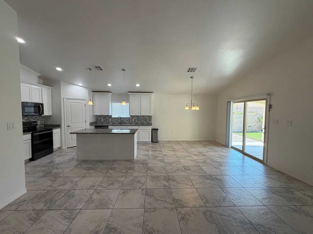 12625 E 48th Dr - Photo 7 of 32