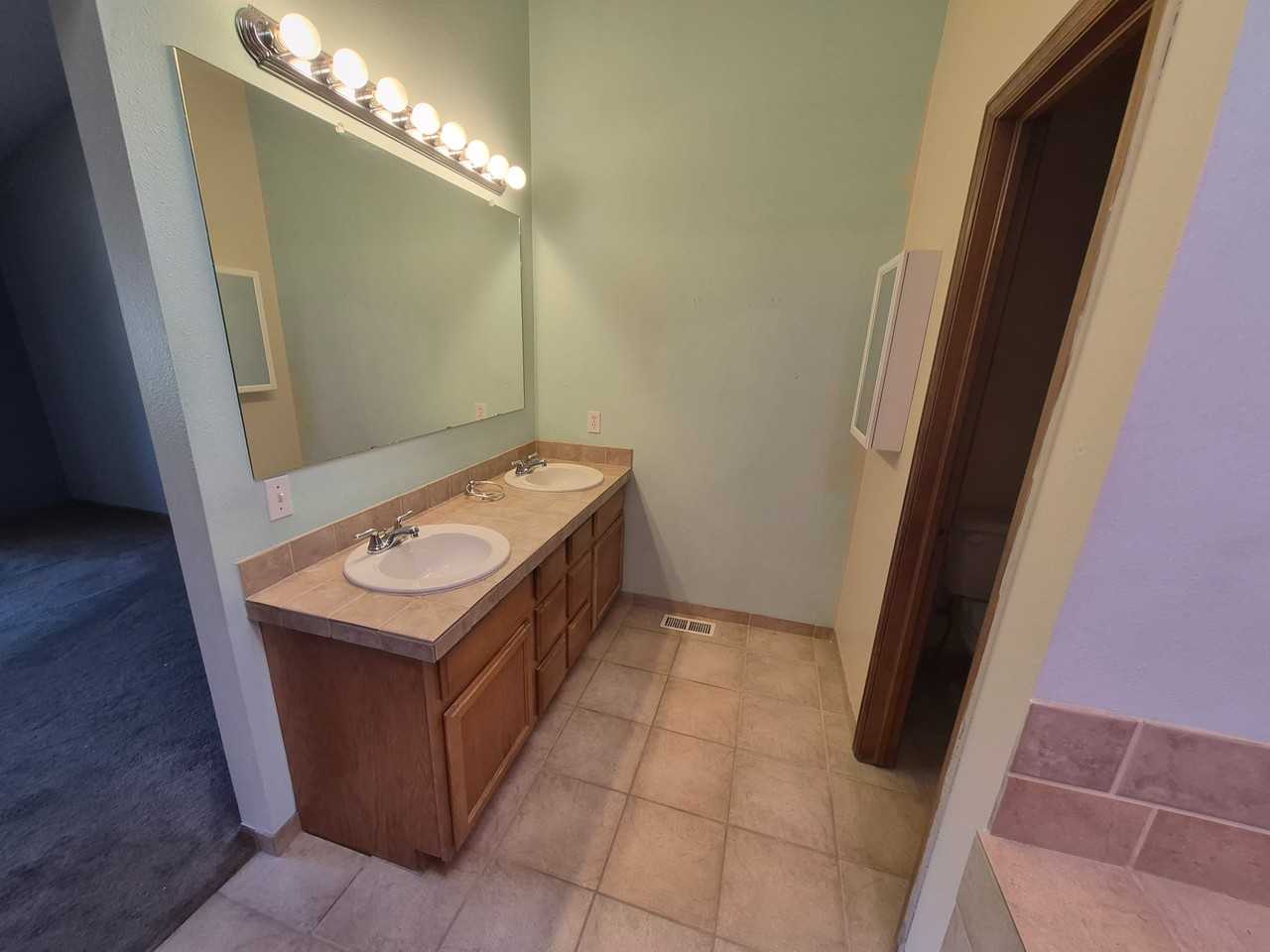 4272 Kingsbury Dr #1 - Photo 7 of 11