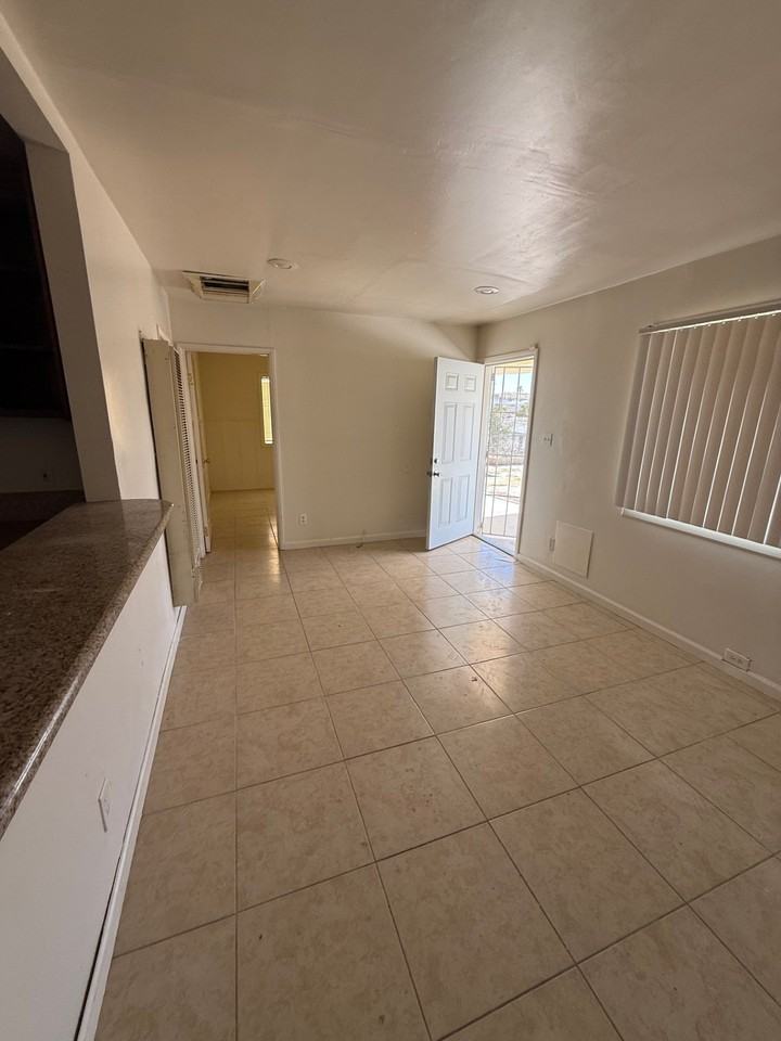 517 Pioneer St #1 - Photo 3 of 7