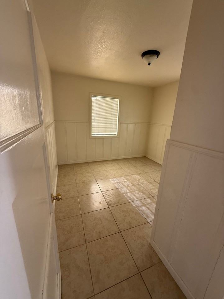 517 Pioneer St #1 - Photo 4 of 7