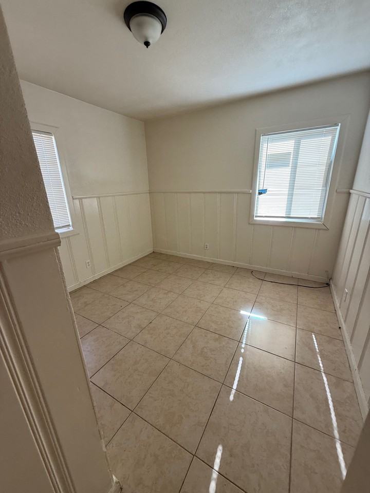 517 Pioneer St #1 - Photo 6 of 7