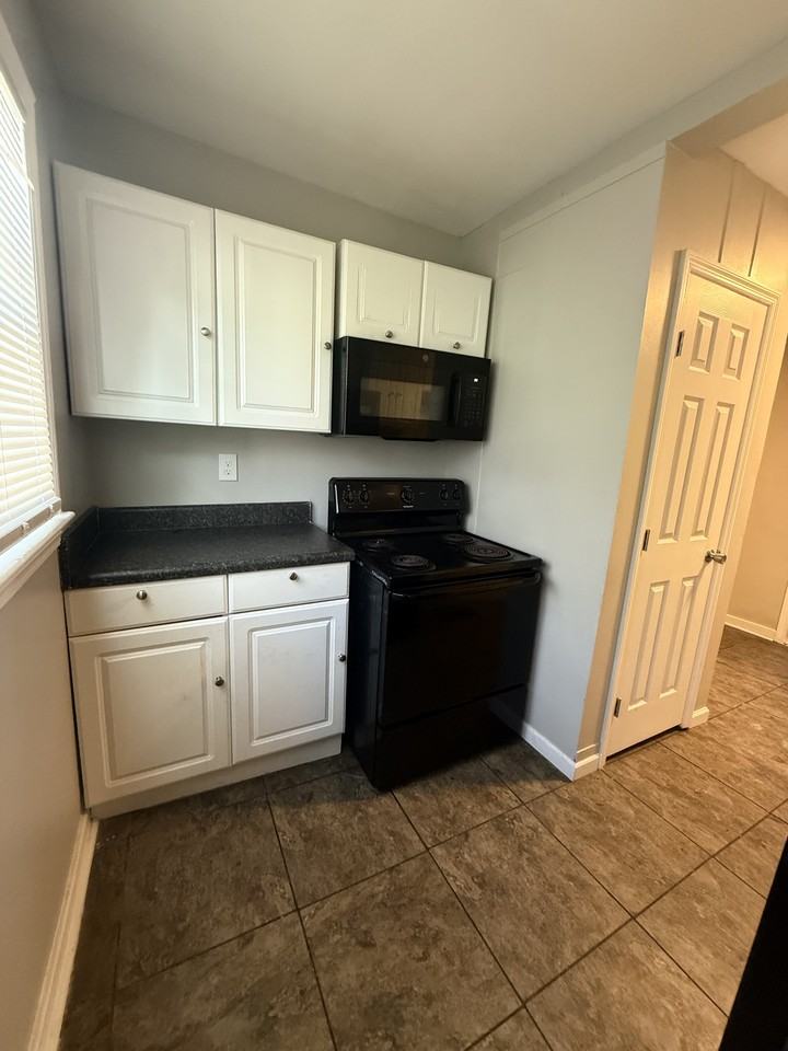 332 Woodward Rd #1 - Photo 5 of 19