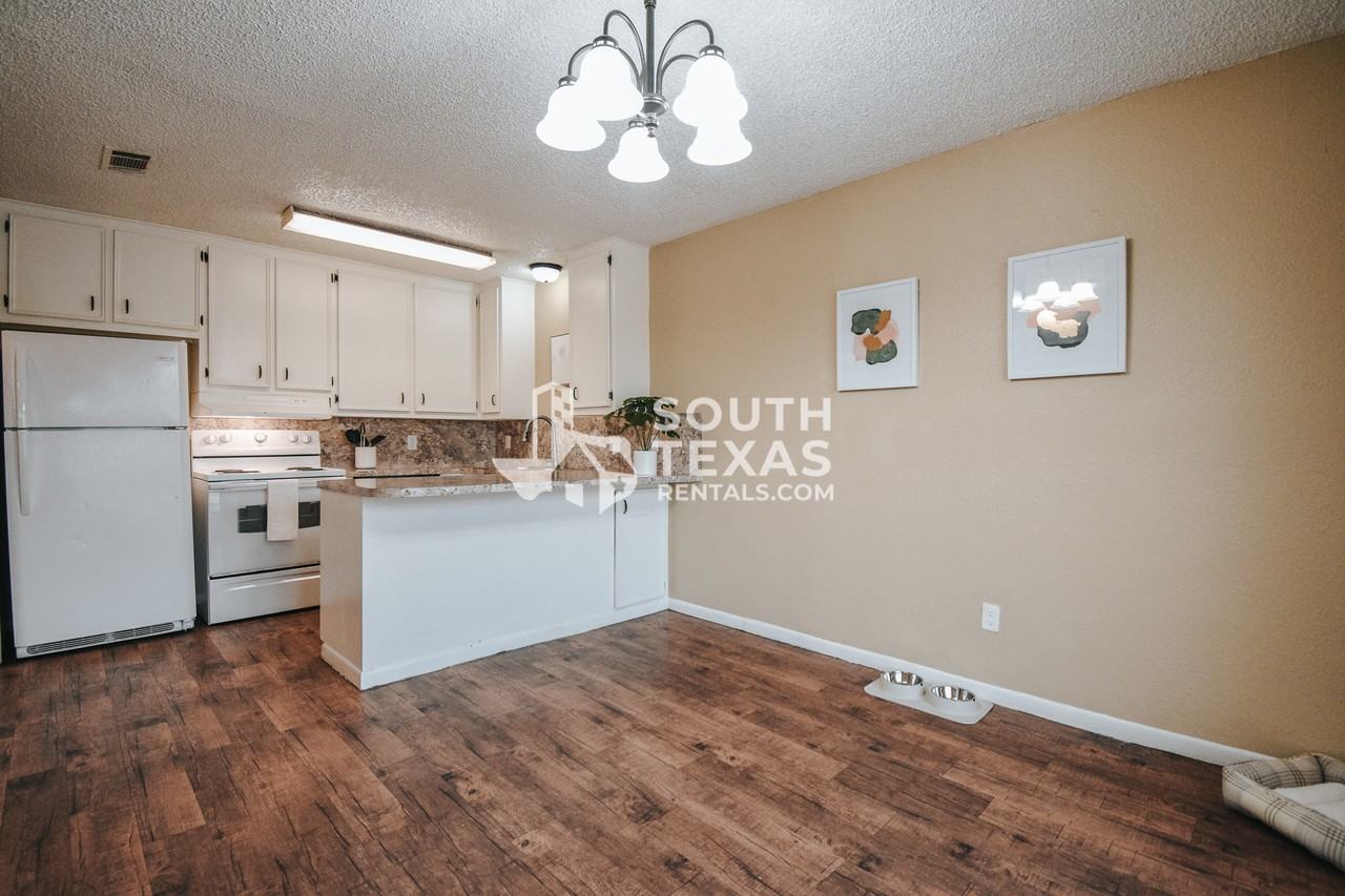 805 E Hiller St #B - Photo 2 of 17