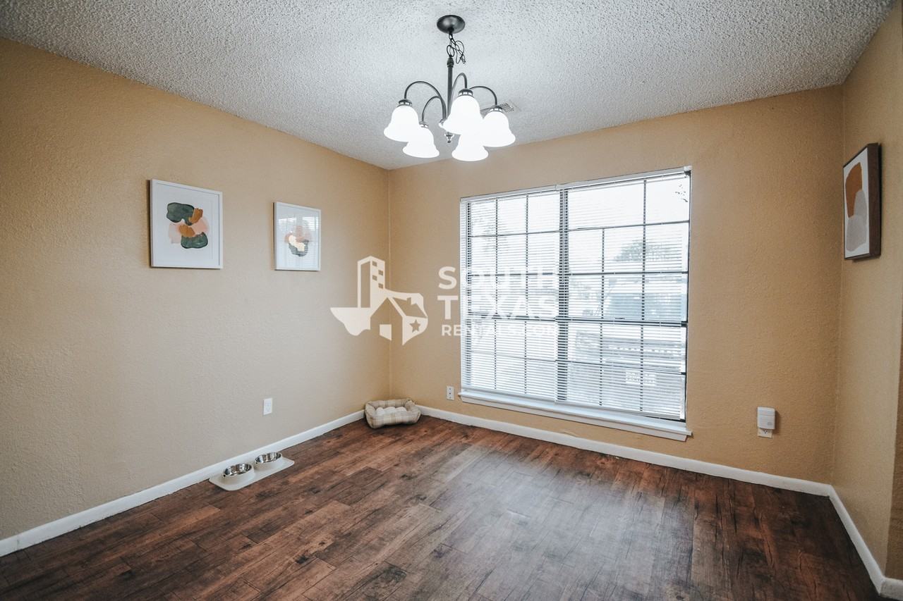 805 E Hiller St #B - Photo 7 of 17