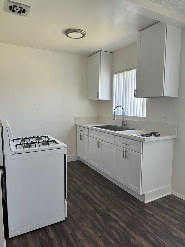 Ball Road 1557-1563 - Photo 4 of 5