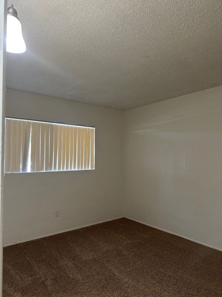 Ball Road 1557-1563 - Photo 5 of 5