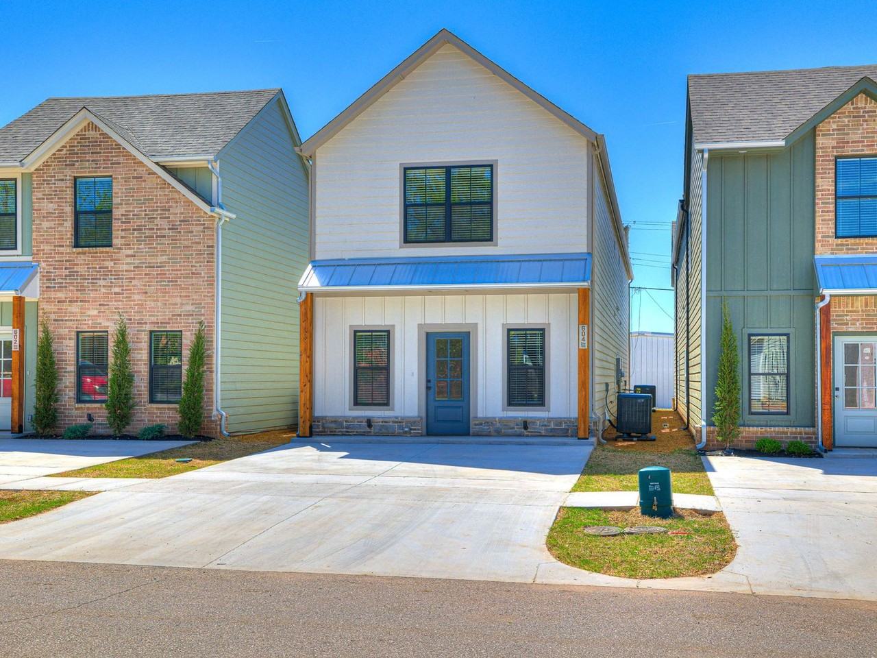 614 W 2nd St #100 - Photo 3 of 39