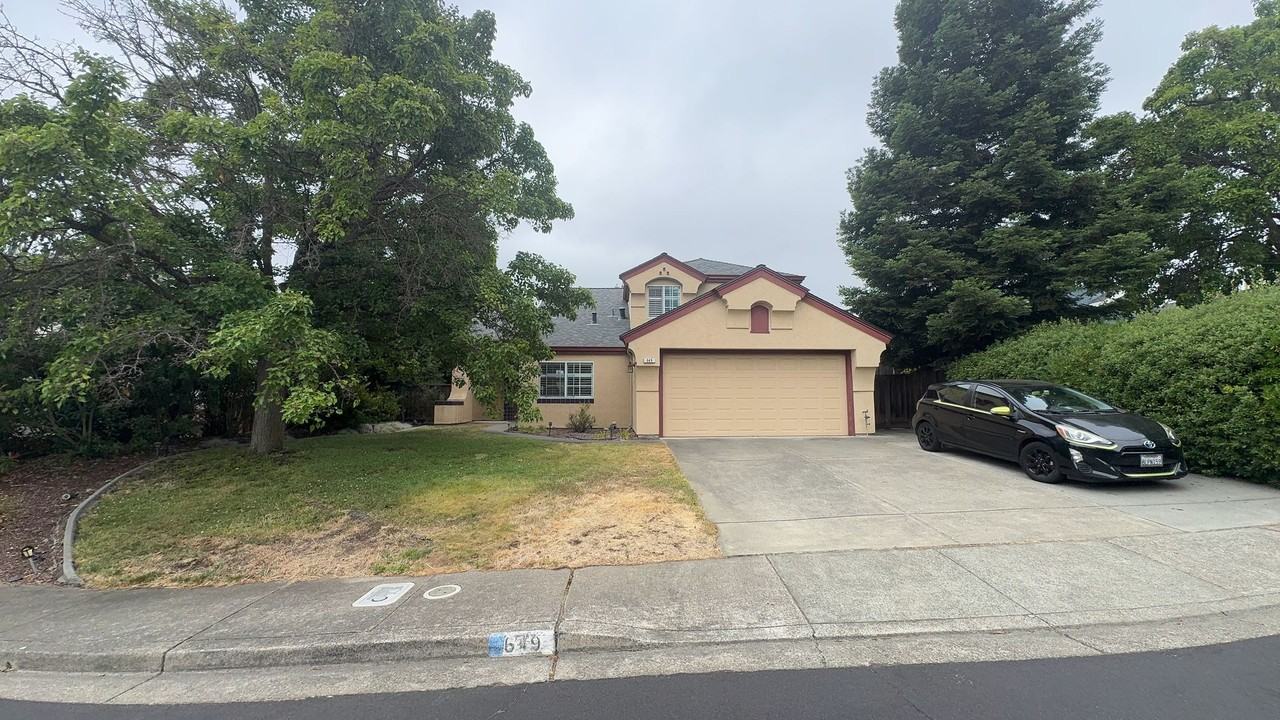 649 Daffodil Dr
