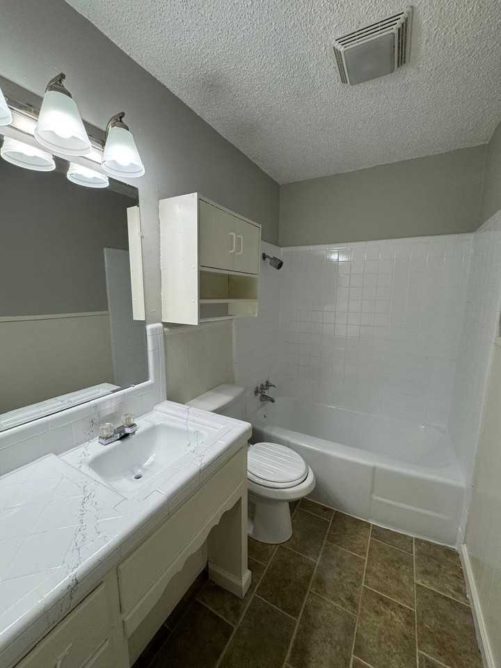 315 N Walnut St - Photo 7 of 10