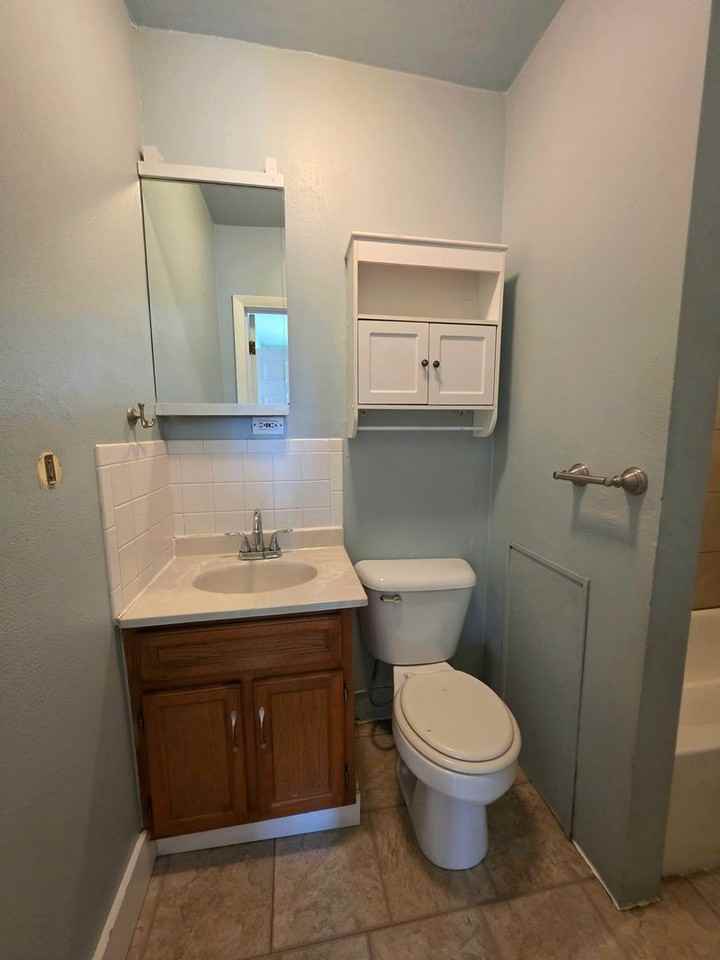616 W 11th St #3 - Photo 2 of 12