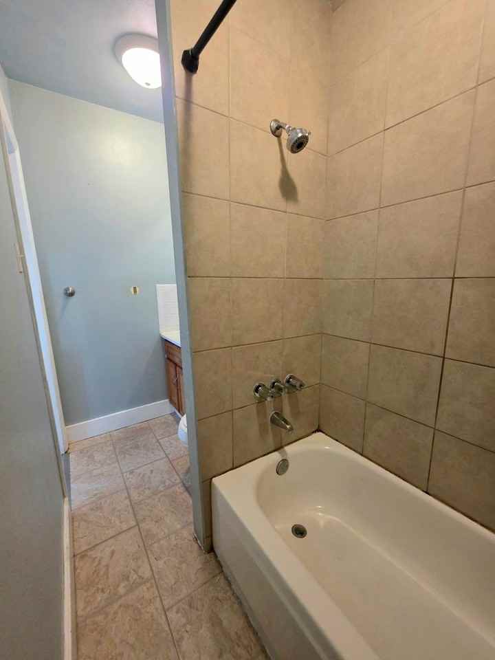 616 W 11th St #3 - Photo 3 of 12
