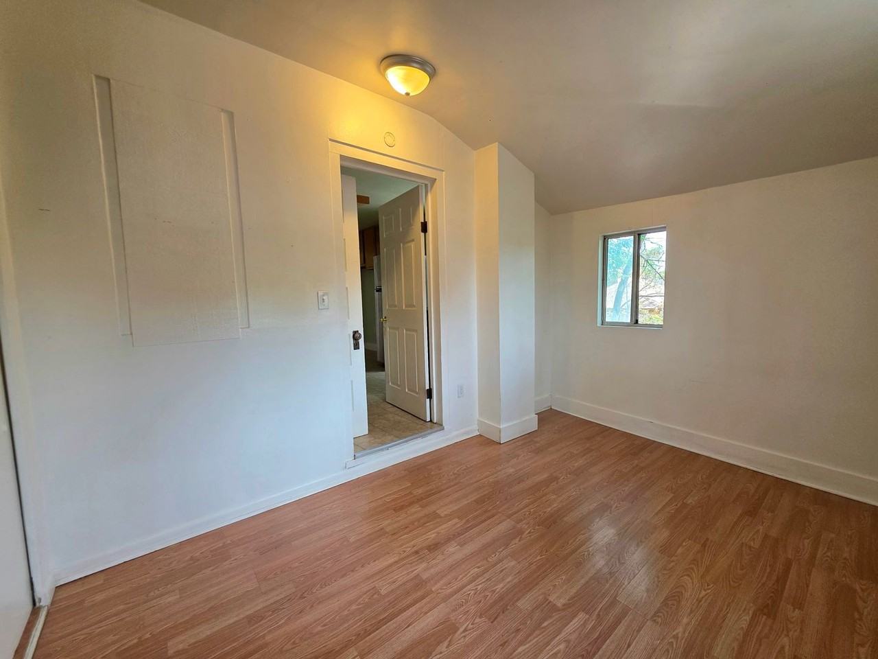 616 W 11th St #3 - Photo 4 of 12