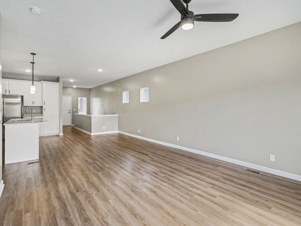 8116 S 178th St - Photo 4 of 15