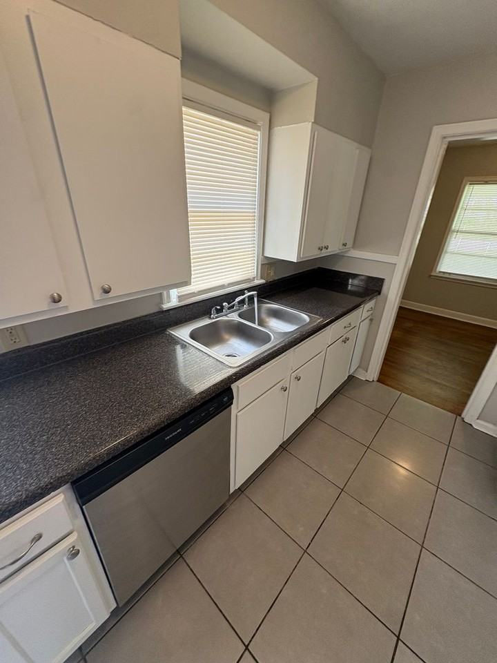 598 Orchard Ave - Photo 3 of 10