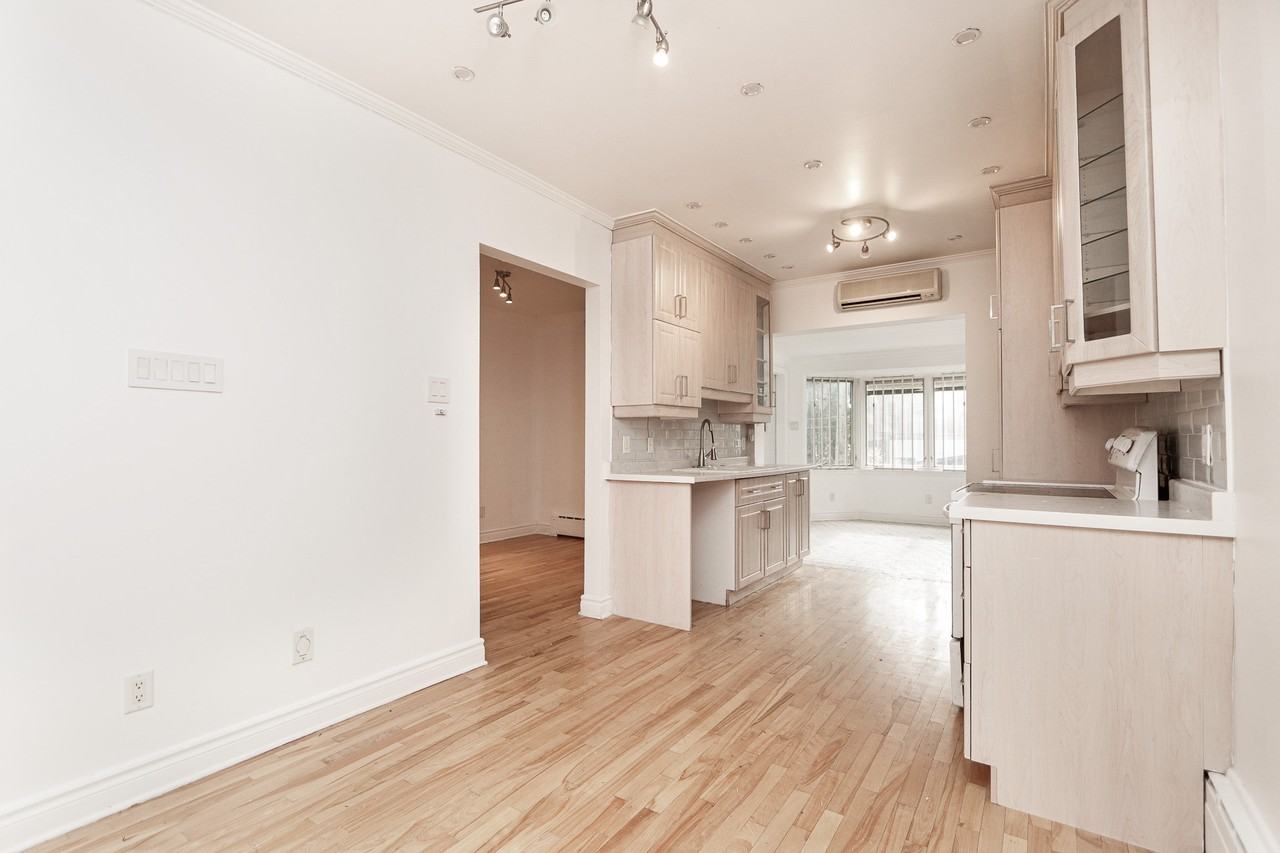 1010 Avenue Sainte-Croix #1010-1012 - Photo 2 of 20