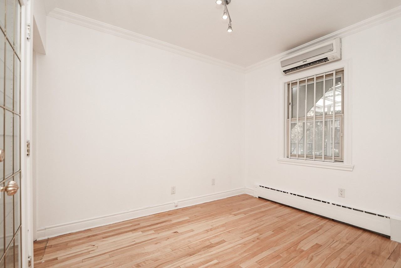 1010 Avenue Sainte-Croix #1010-1012 - Photo 3 of 20