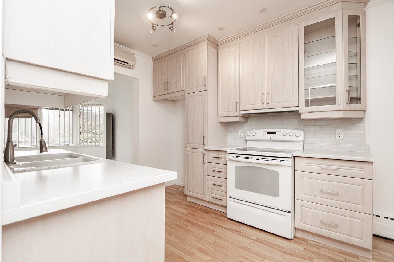 1010 Avenue Sainte-Croix #1010-1012 - Photo 4 of 20