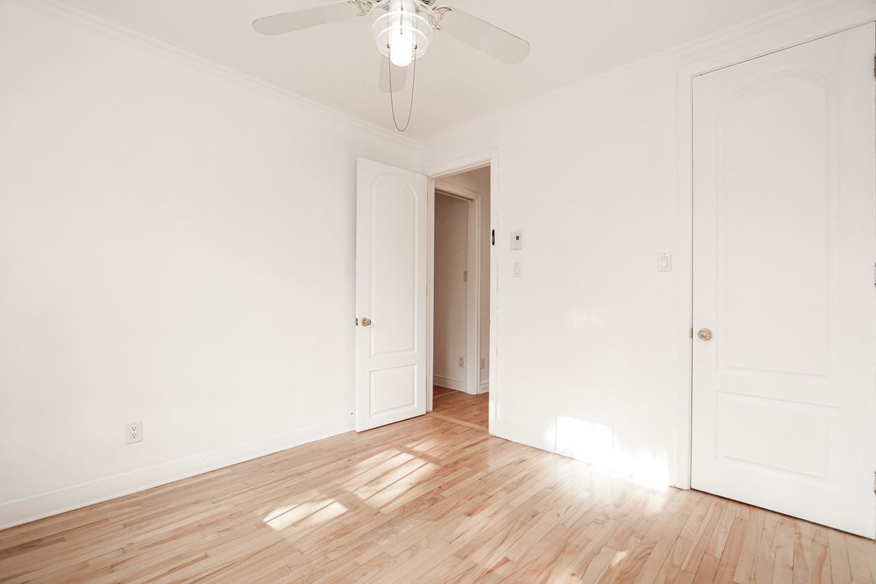 1010 Avenue Sainte-Croix #1010-1012 - Photo 6 of 20