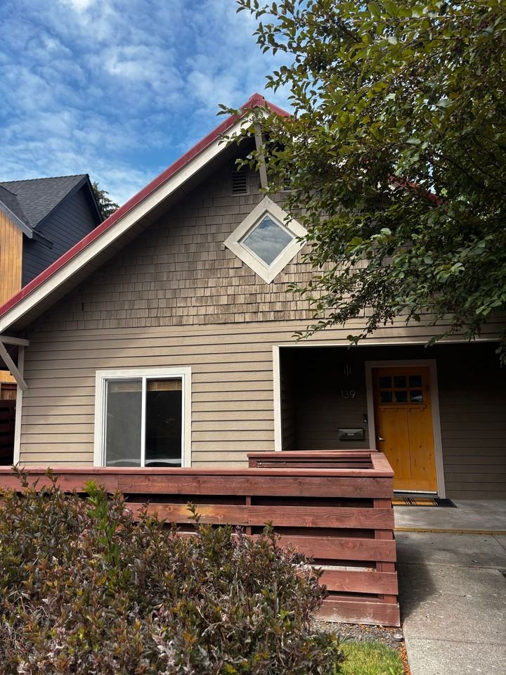 139 Nw Broadway St - Photo 3 of 27