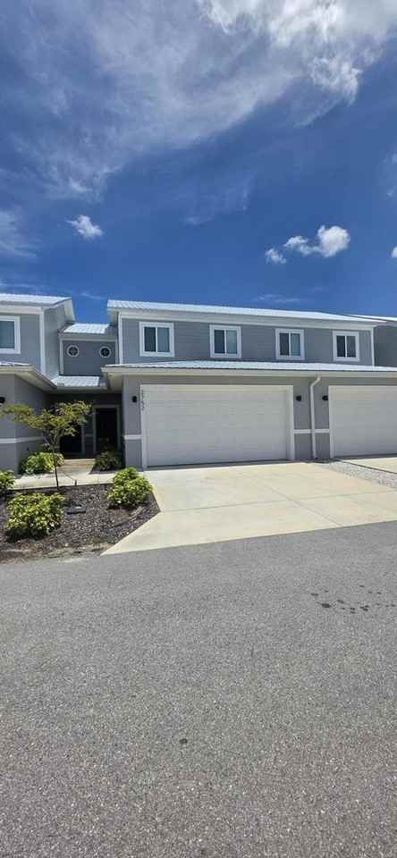 2752 Sycamore St - Photo 2 of 34